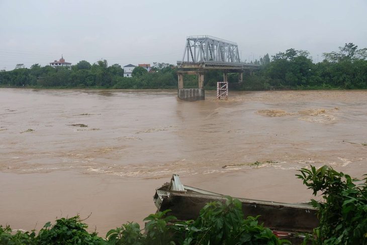 Cầu Phong Châu đã sửa 3 lần trước khi bị sập, cử tri từng đề nghị nâng cấp - Ảnh 1.